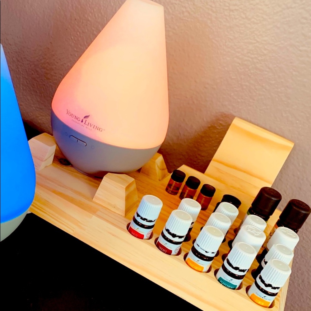 Young Living Dewdrop Diffuser Set with stand and oil holders